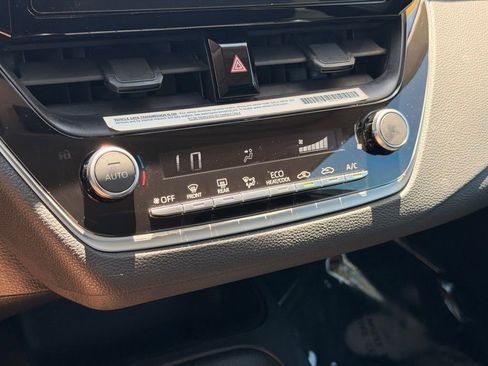 Used 2024 Toyota Corolla LE FWD image 31