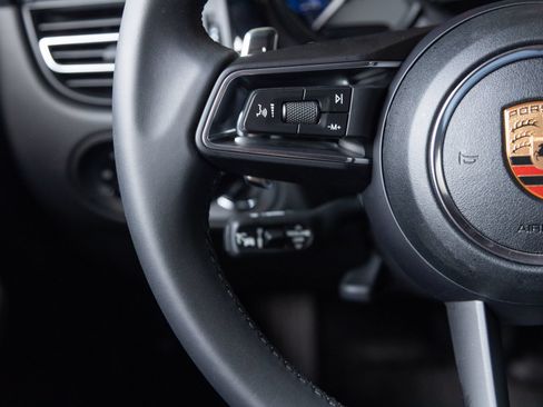 Certified 2026 Porsche Macan AWD/4WD image 15