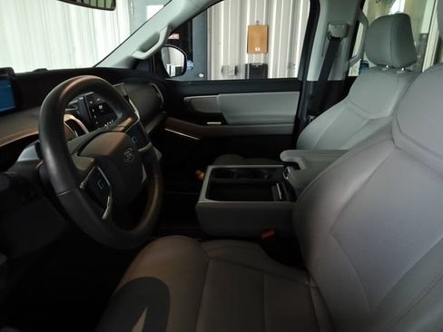 Used 2025 Ford Expedition Active RWD image 13