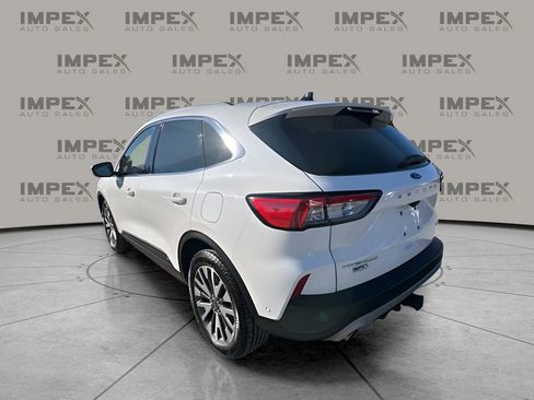 Used 2020 Ford Escape Titanium image 3