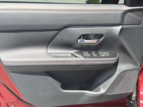 Certified 2025 Nissan Kicks SR FWD image 12