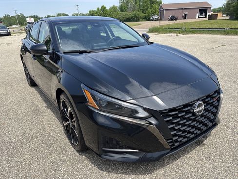 Used 2023 Nissan Altima 2.5 SR AWD/4WD image 1