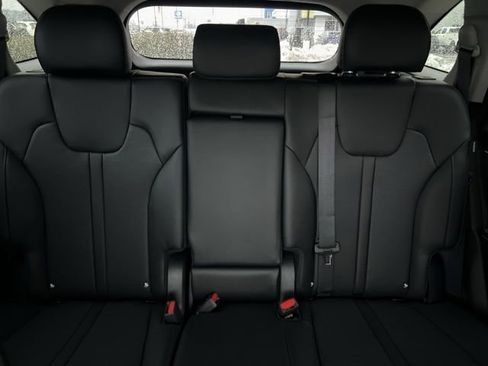 Used 2025 Kia Sorento S image 18