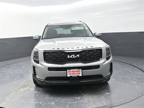 Used 2022 Kia Telluride EX w/ EX Premium Package image 2