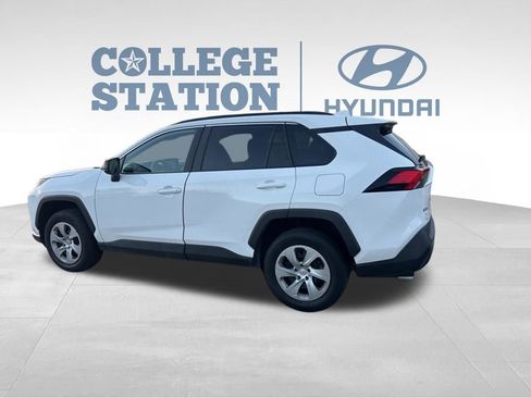 Used 2021 Toyota RAV4 LE image 9