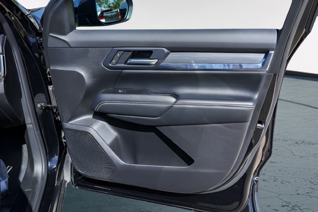 Used 2025 GMC Terrain Elevation FWD image 29