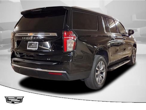 Used 2022 Chevrolet Suburban LT RWD image 2