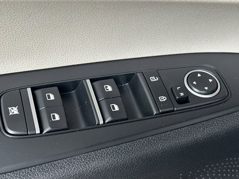 Used 2023 Kia Forte LXS w/ LXS Technology Package image 12