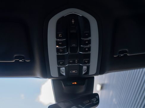 Used 2025 Porsche Macan image 10