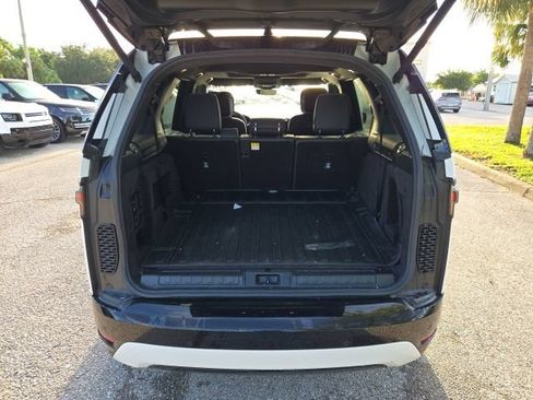 Used 2021 Land Rover Discovery S R-Dynamic AWD/4WD image 9