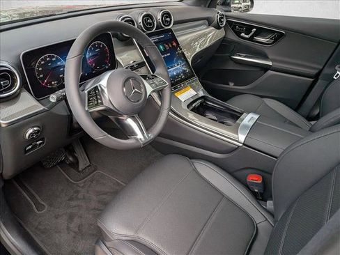 Used 2026 Mercedes-Benz GLC 300 image 3