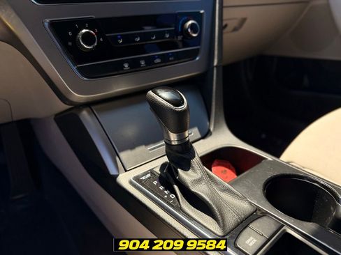 Used 2017 Hyundai Sonata SE FWD image 17