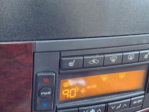 Used 2006 Cadillac SRX w/ Seating Package image 5