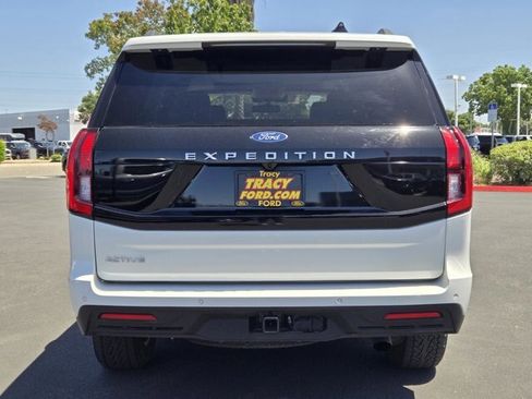 Certified 2025 Ford Expedition Active AWD/4WD image 5