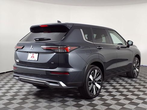 Used 2025 Mitsubishi Outlander SE image 27