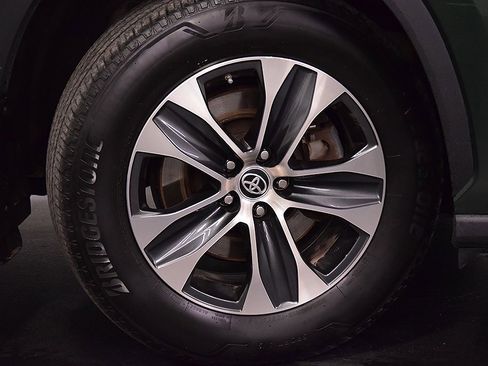 Used 2023 Toyota Highlander XLE image 10