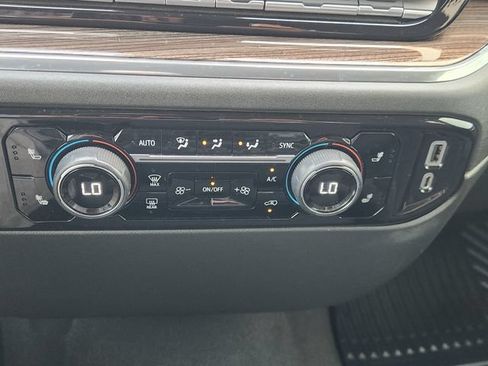 Used 2022 Chevrolet Silverado 1500 LT w/ Convenience Package II AWD/4WD image 22