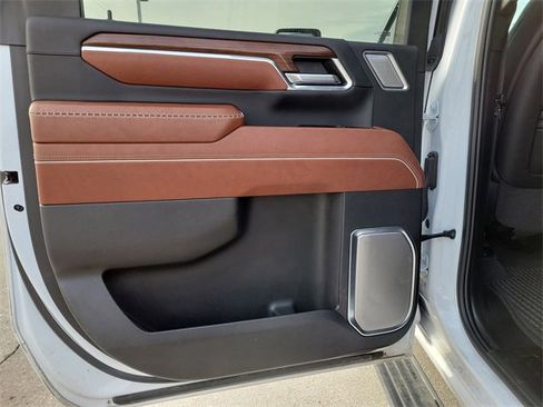 Used 2024 GMC Sierra 2500 Denali Ultimate image 11