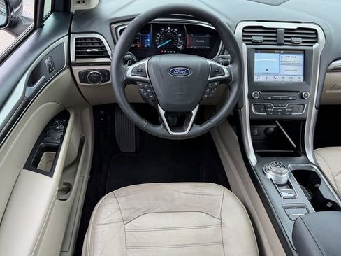 Certified 2017 Ford Fusion SE w/ Fusion SE Technology Package FWD image 13