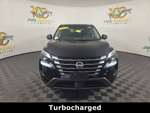 Used 2024 Nissan Rogue S AWD/4WD image 2