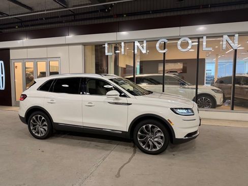 Used 2023 Lincoln Nautilus Reserve w/ Luxury Package AWD/4WD image 2