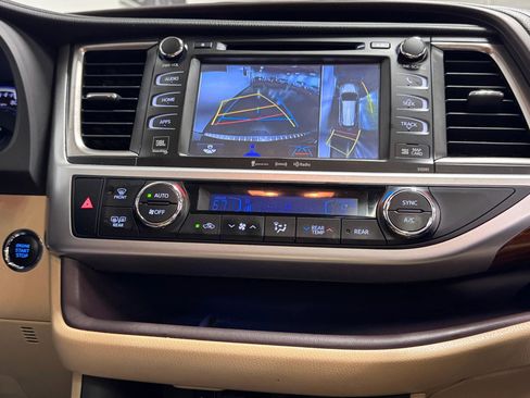 Used 2019 Toyota Highlander Limited Platinum image 11