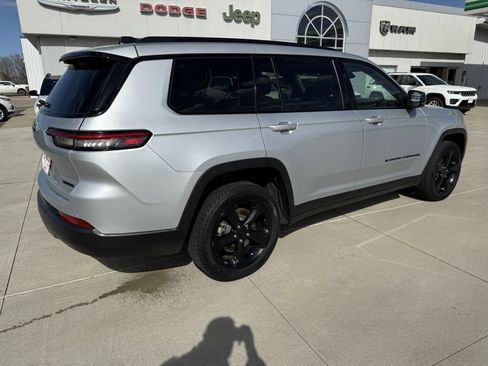 Used 2023 Jeep Grand Cherokee L Limited w/ Luxury Tech Group II image 8