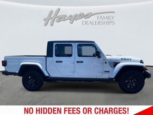 Used 2022 Jeep Gladiator Sport AWD/4WD image 2