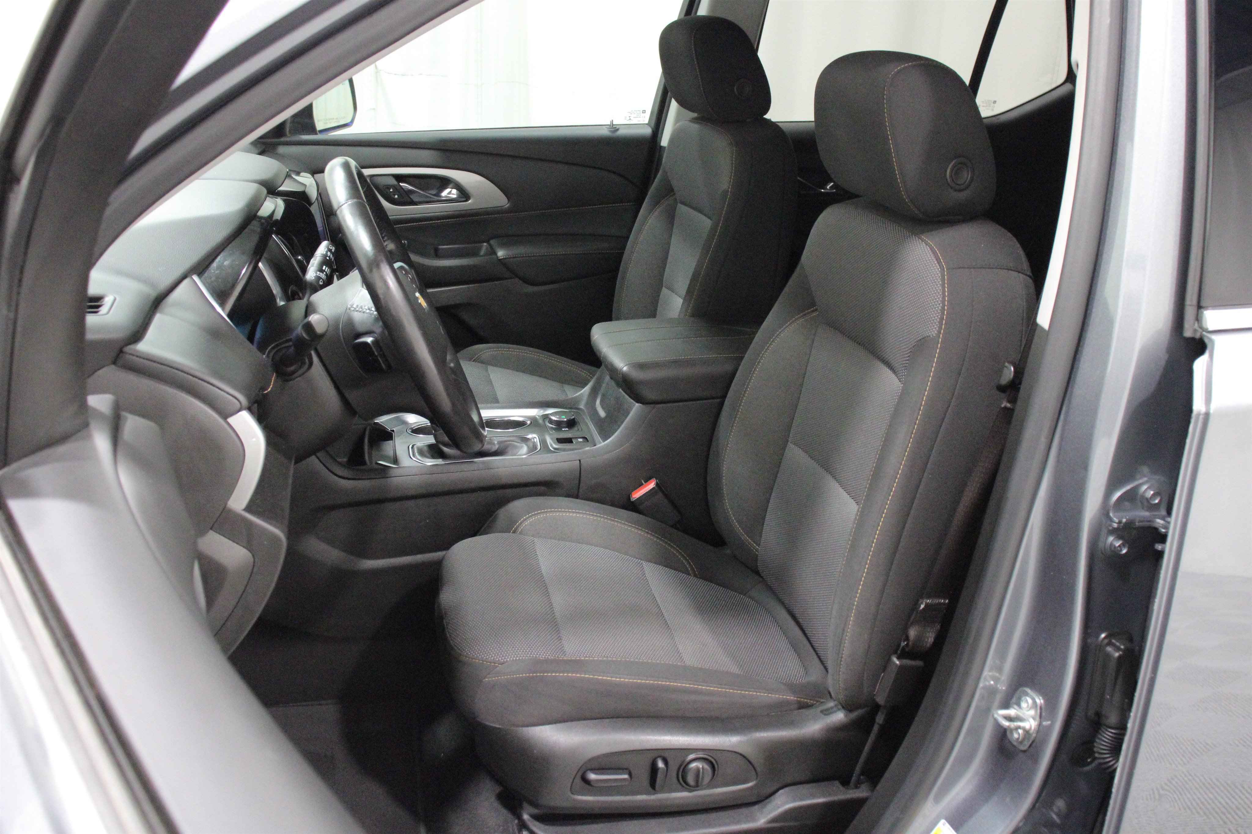 Used 2021 Chevrolet Traverse LT FWD image 5