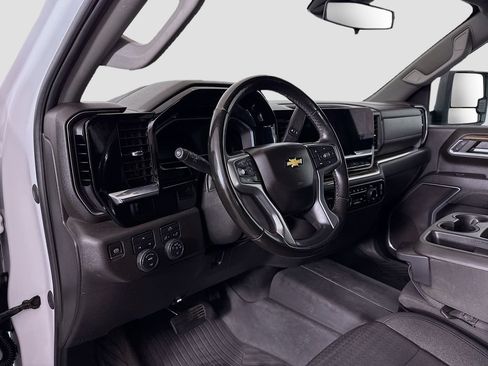 Used 2024 Chevrolet Silverado 2500 LT AWD/4WD image 9