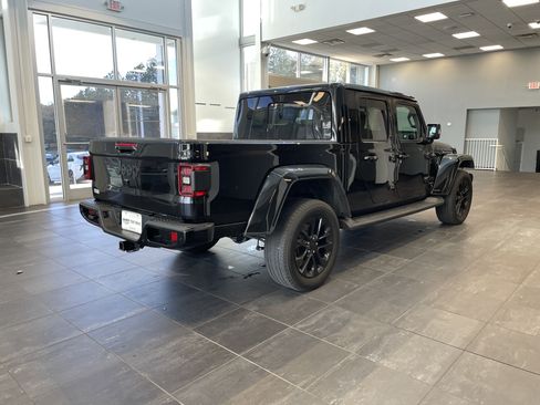 Used 2023 Jeep Gladiator Overland AWD/4WD image 10