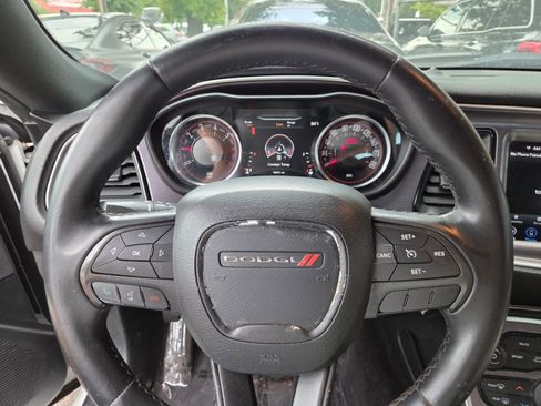 Used 2017 Dodge Challenger R/T Scat Pack RWD image 11