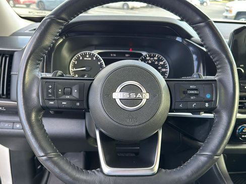 Used 2024 Nissan Pathfinder SL image 17