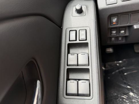 Used 2025 Nissan Frontier PRO-4X AWD/4WD image 28