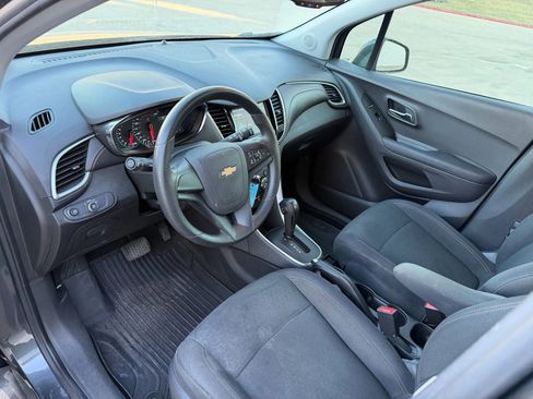 Used 2020 Chevrolet Trax LS image 15