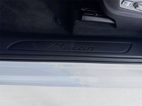 Used 2025 Porsche Macan AWD/4WD image 10