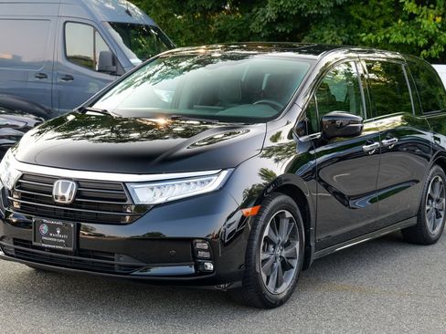 Used 2023 Honda Odyssey Elite image 3