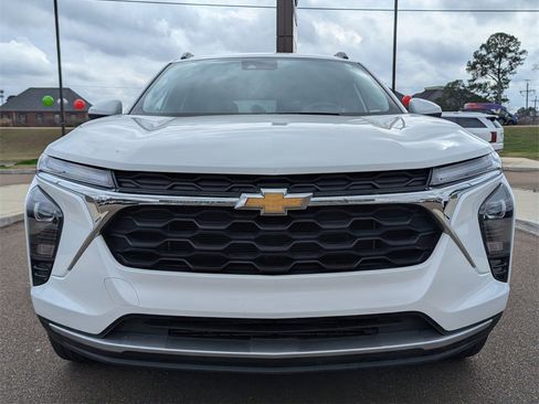 Used 2025 Chevrolet Trax LT image 7