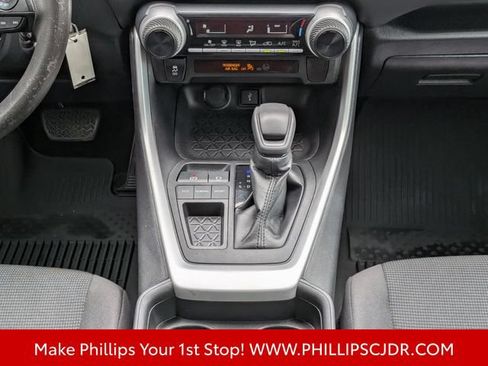 Used 2021 Toyota RAV4 LE FWD image 19