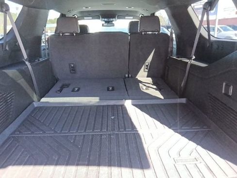 Used 2024 GMC Yukon XL SLT image 31