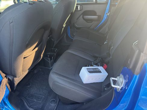 Used 2021 Jeep Gladiator Sport image 26