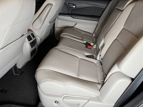 Used 2019 Honda Pilot Touring image 21