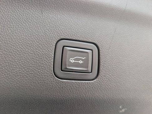 Used 2021 Chevrolet Suburban Premier image 44