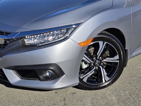 Used 2017 Honda Civic Touring image 9