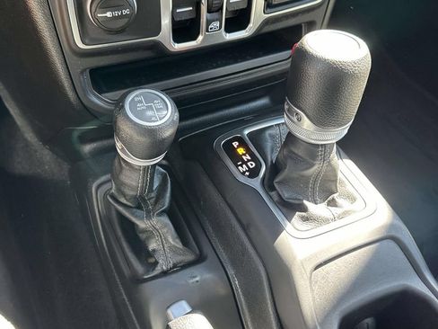 Used 2024 Jeep Wrangler Unlimited w/ Convenience Group AWD/4WD image 31