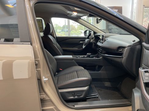 Used 2026 Nissan Rogue SV w/ Rock Creek Premium Package AWD/4WD image 34