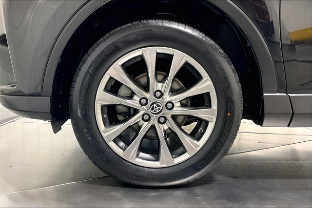 Used 2018 Toyota RAV4 Limited AWD/4WD image 9
