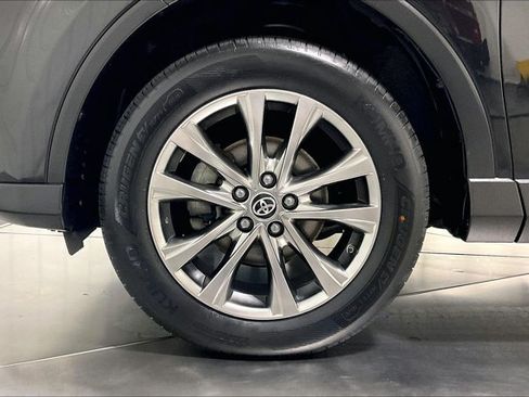 Used 2018 Toyota RAV4 Limited AWD/4WD image 9