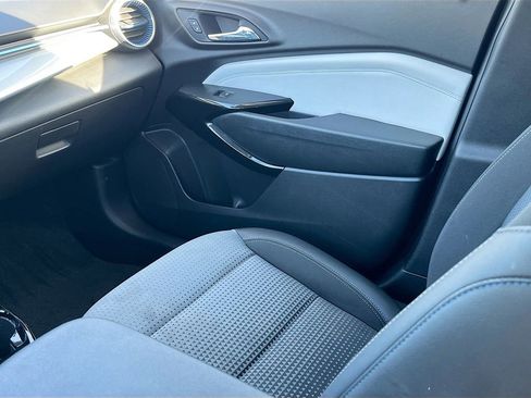 Used 2024 Chevrolet Trax LT w/ LT Convenience Package FWD image 22