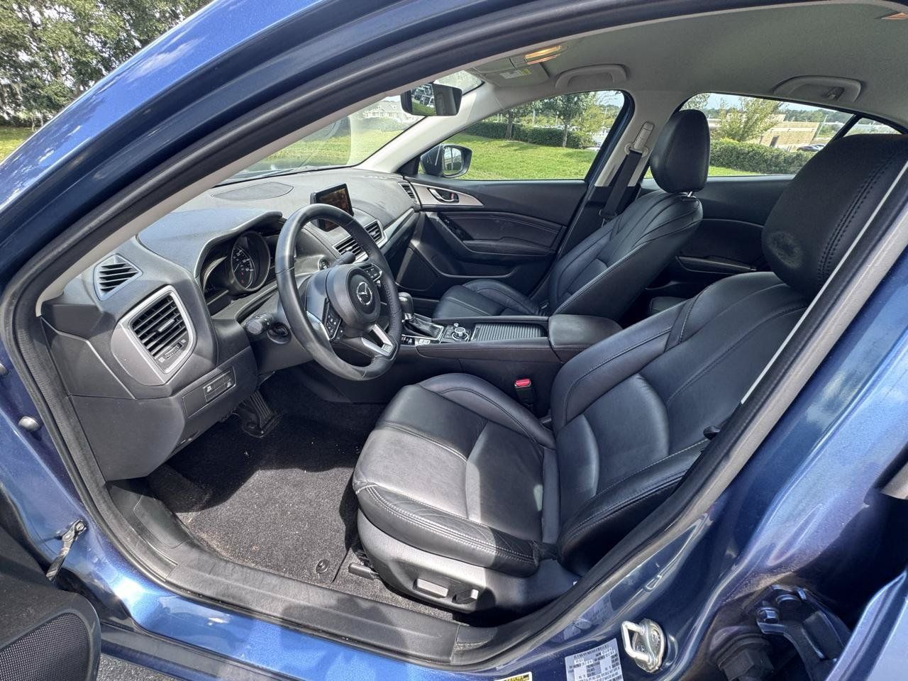 Used 2018 MAZDA MAZDA3 Touring FWD image 19